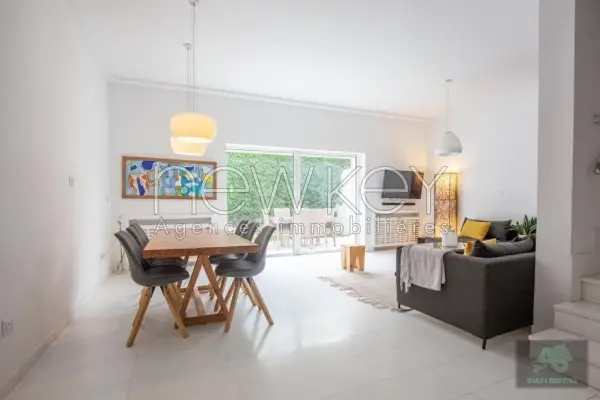 Triplex s+5 meublé à Gammarth