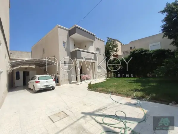 Une Belle villa S+3 à La Soukra