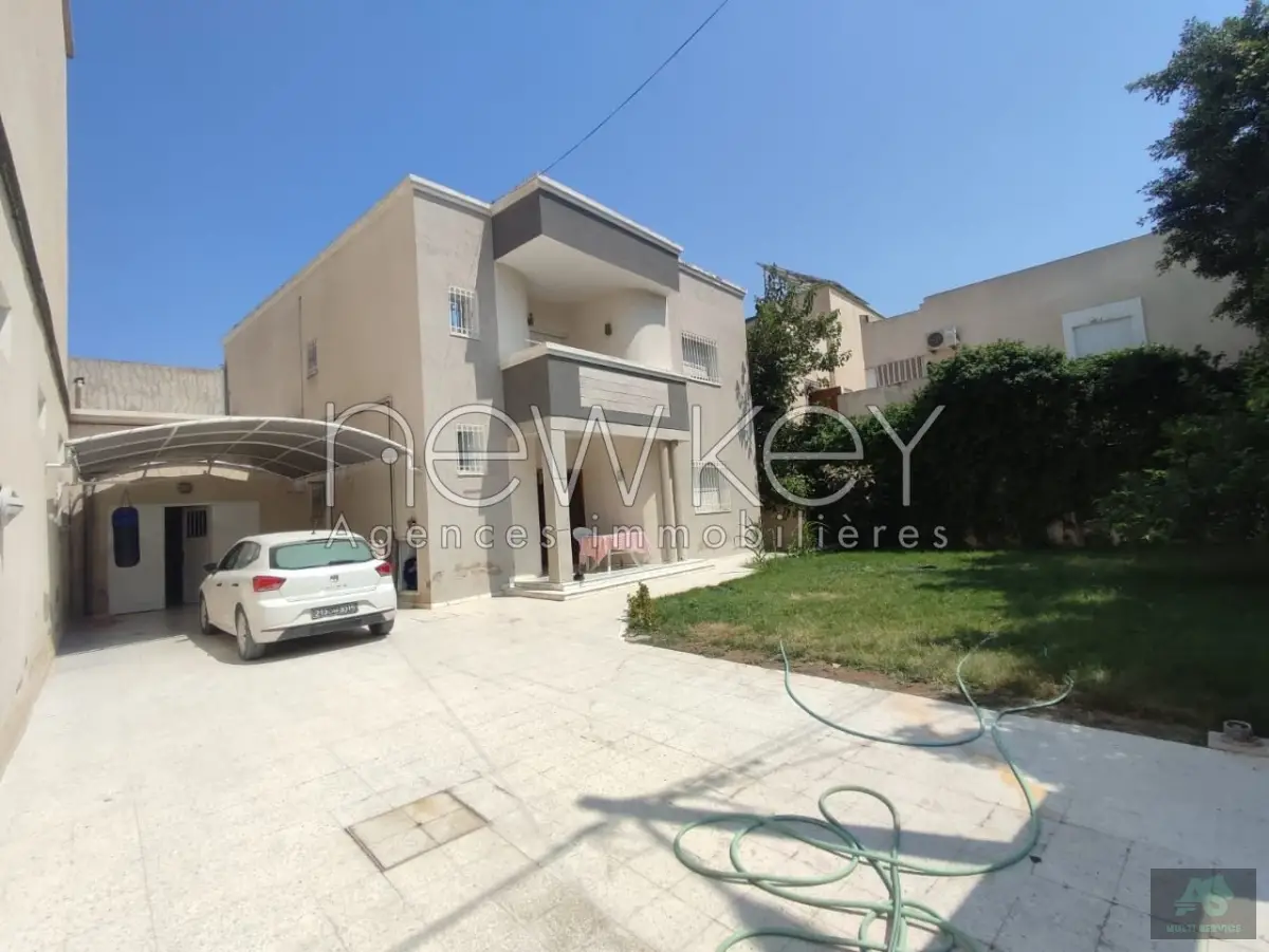 Une Belle villa S+3 à La Soukra
