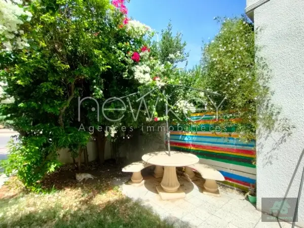 Un joli S1 meublé avec jardin