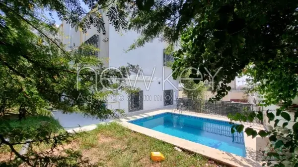 Villa s+5 à la marsa avec piscine