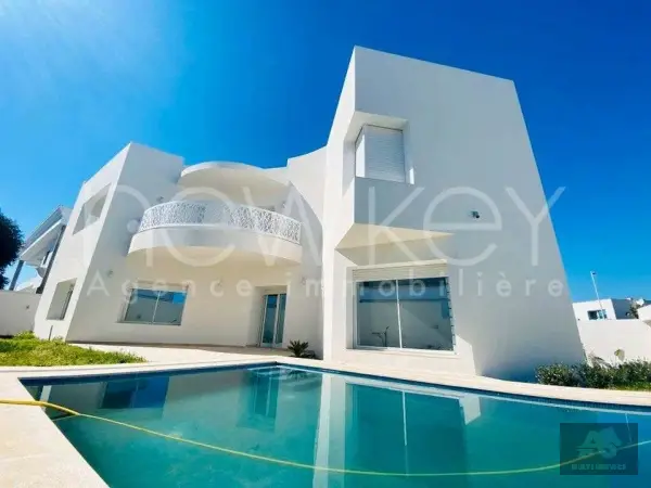 Villa avec piscine à louer aux Berges du Lac 2