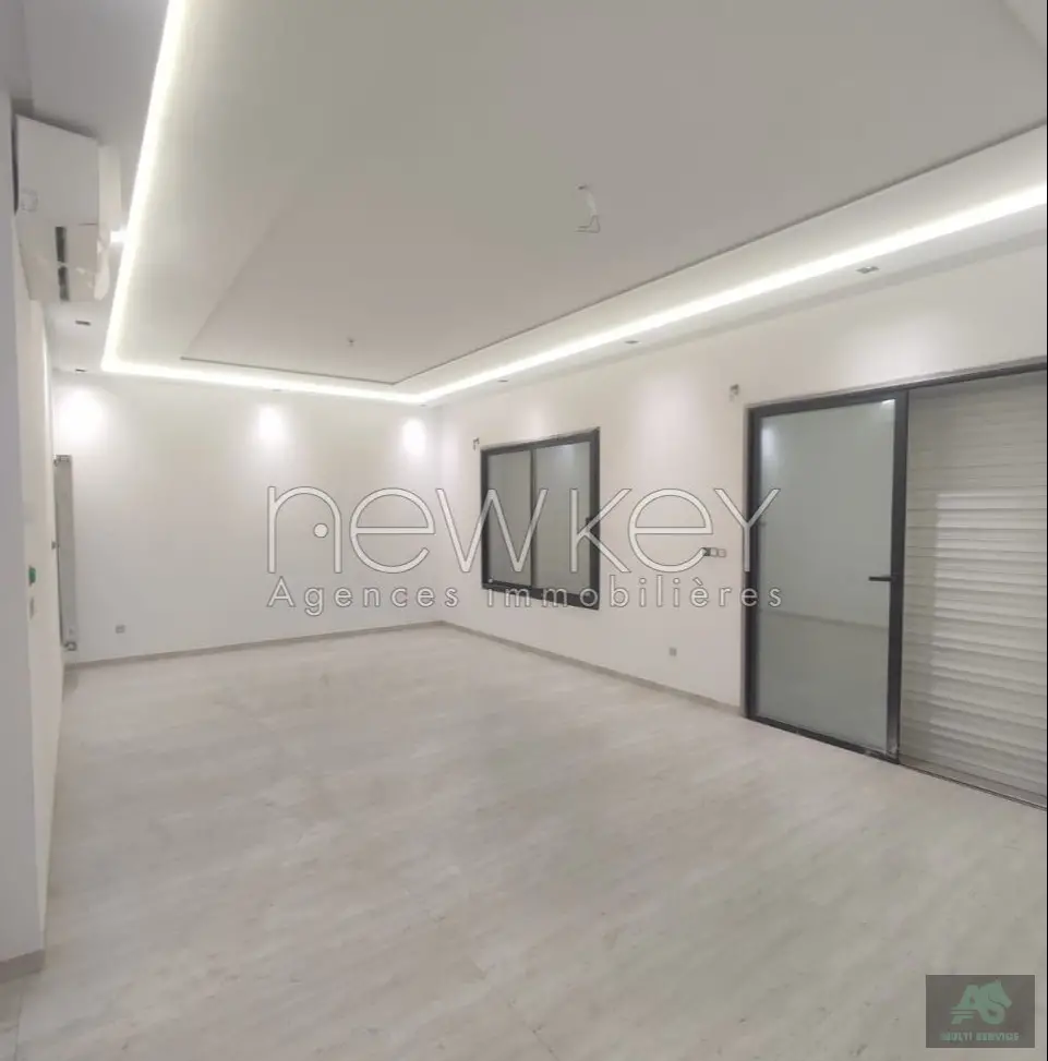 Un Duplex S+3 avec jardin à vendre à La Soukra