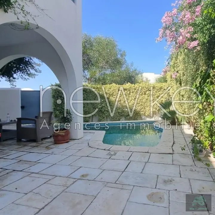 Magnifique Duplex S+3 meublé à Gammarth