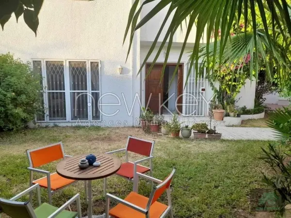 Villa s+4 à la marsa