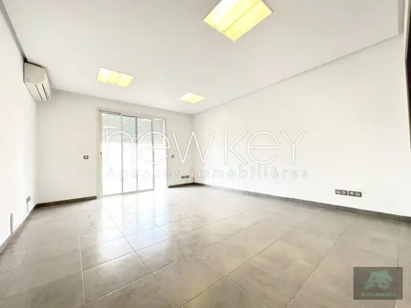 Etage de bureaux à louer aux Berges du lac 2