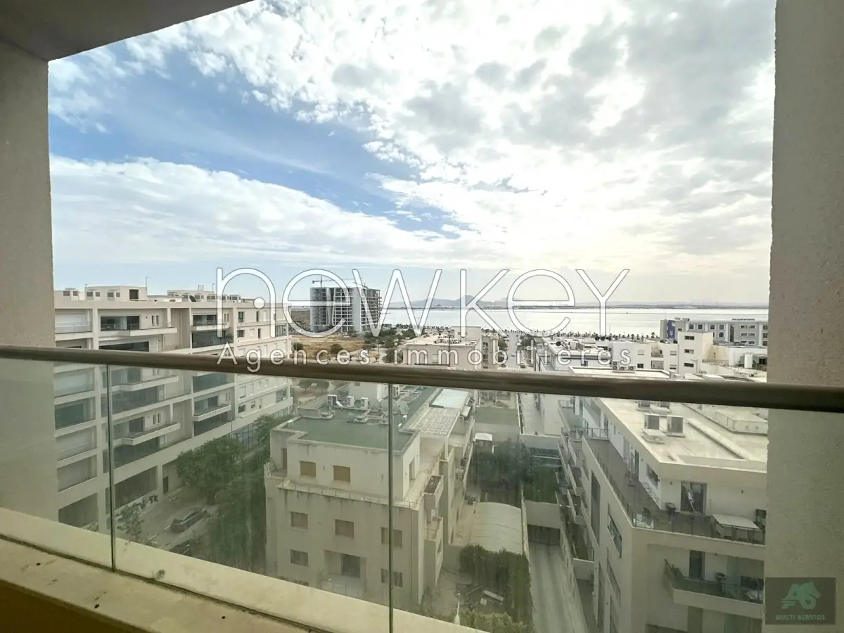 Penthouse de luxe avec piscine et vue sur lac