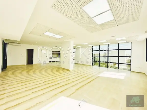 Bureau open-space neuf à louer au Lac 2