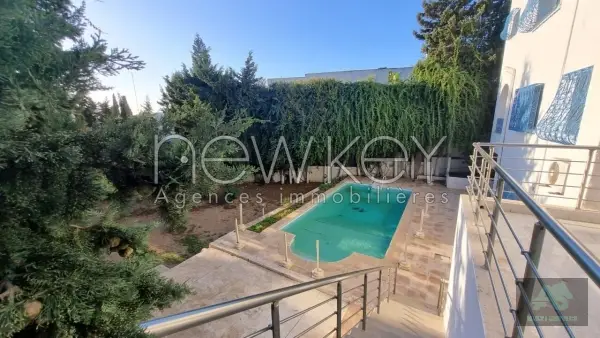 villa s+6 à Gammarth