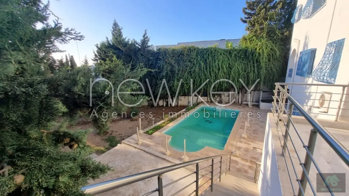 villa s+6 à Gammarth