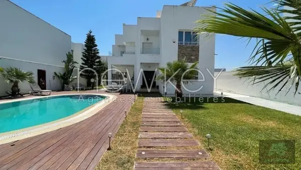 A louer une villa s+5 meublé avec piscine à Gammarth