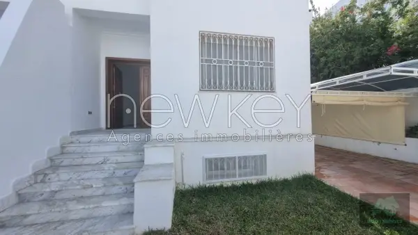 Triplex s 3 avec jardin à Gammarth