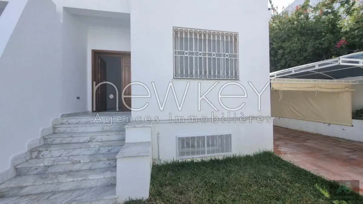 Triplex s 3 avec jardin à Gammarth