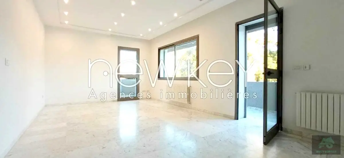 Appartement S+2 avec vue dégagée à louer aux jardins de Carthage