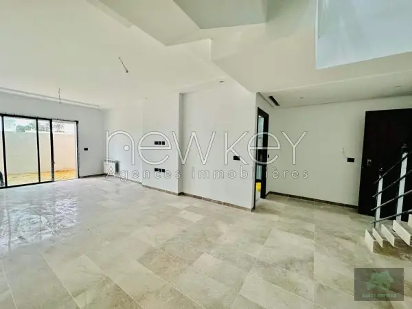 Un Duplex Neuf S+3 à vendre à La Soukra