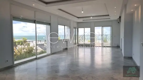 Bel appartement S+3 vue mer à la Marsa