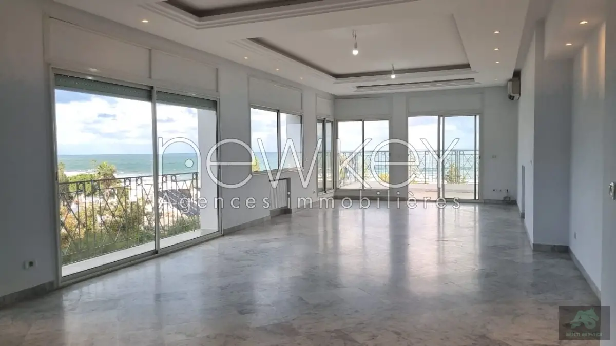 Bel appartement S+3 vue mer à la Marsa