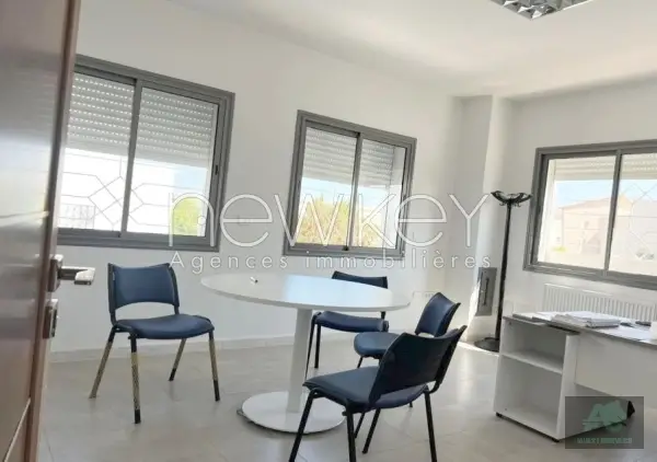 villa à usage de bureaux à louer au Lac 2