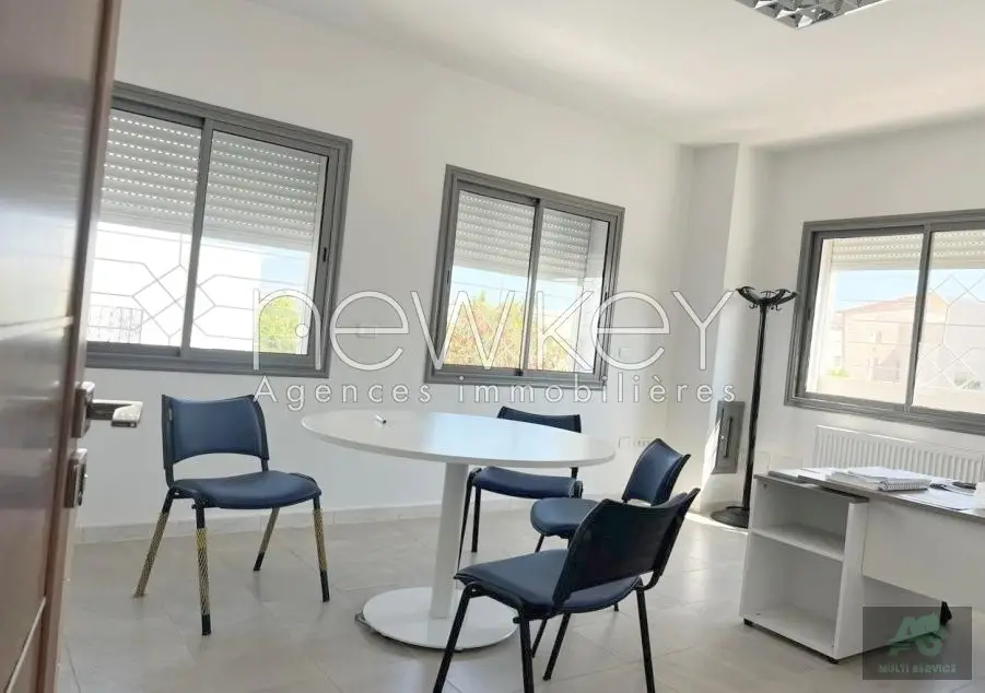 villa à usage de bureaux à louer au Lac 2