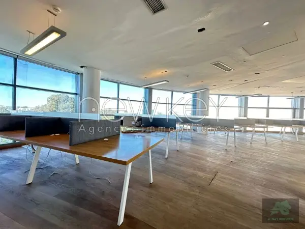 Bureau Open-space 200m² à louer au Lac 2
