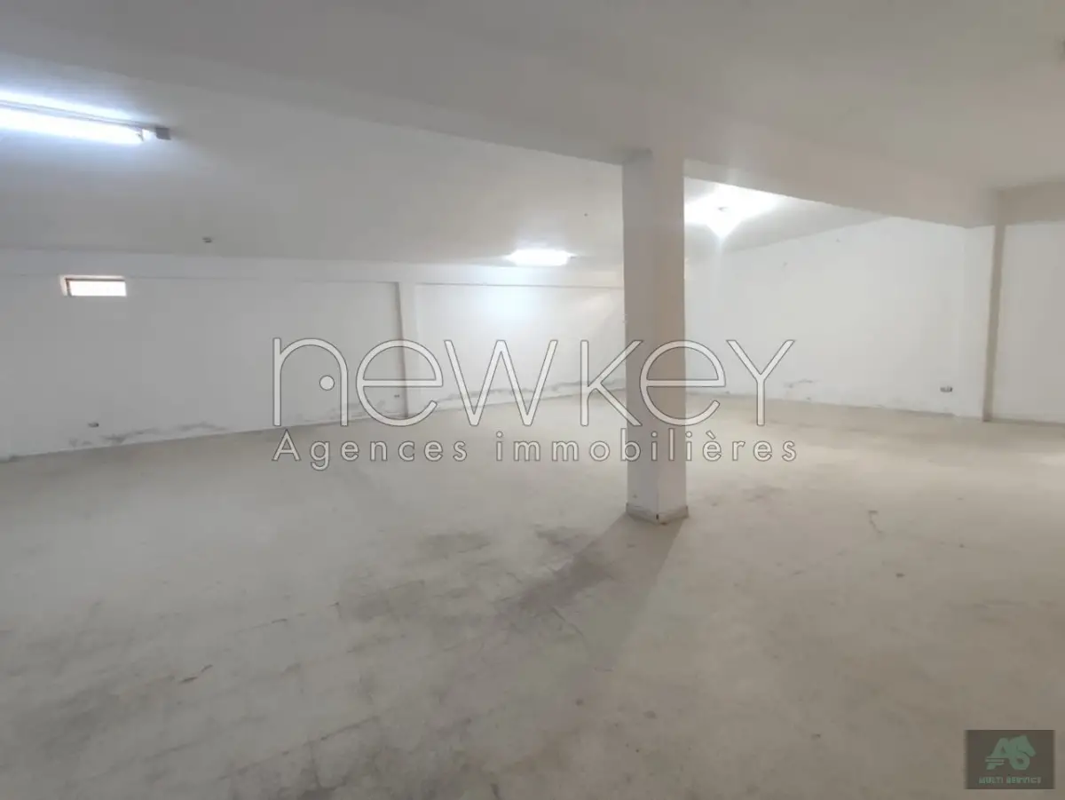 Un Dépôt de 400 m² à louer à La Soukra