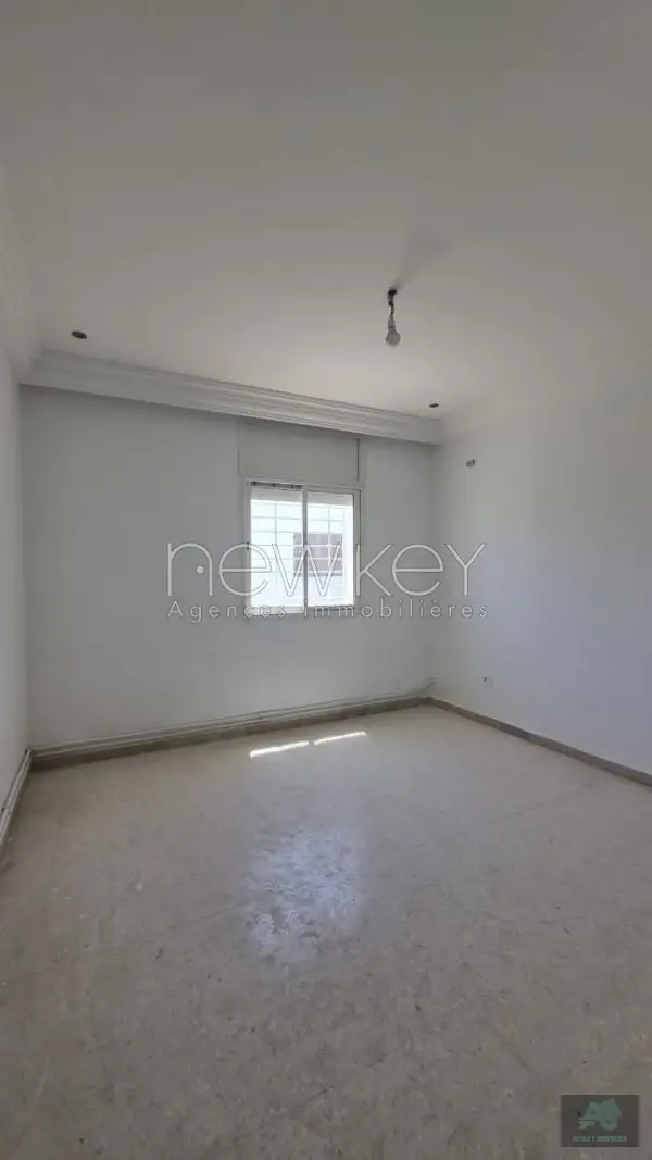Etage de villa s+3 à la Marsa avec studio