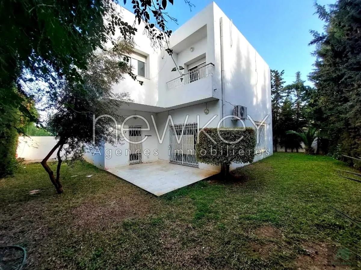 Villa jumelée S+4 avec jardin