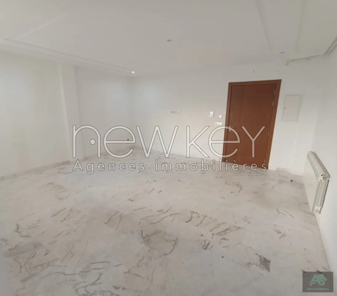 Appartement S+2 à usage d'habitation ou bureautique à vendre à La Soukra