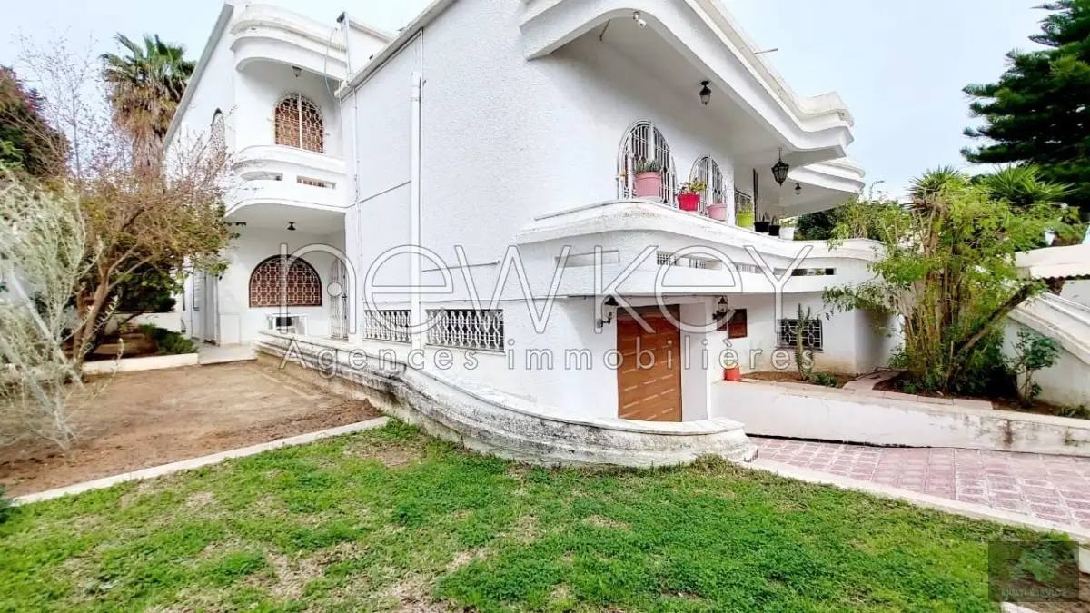 Villa S+5 vide ou meublée à Gammarth
