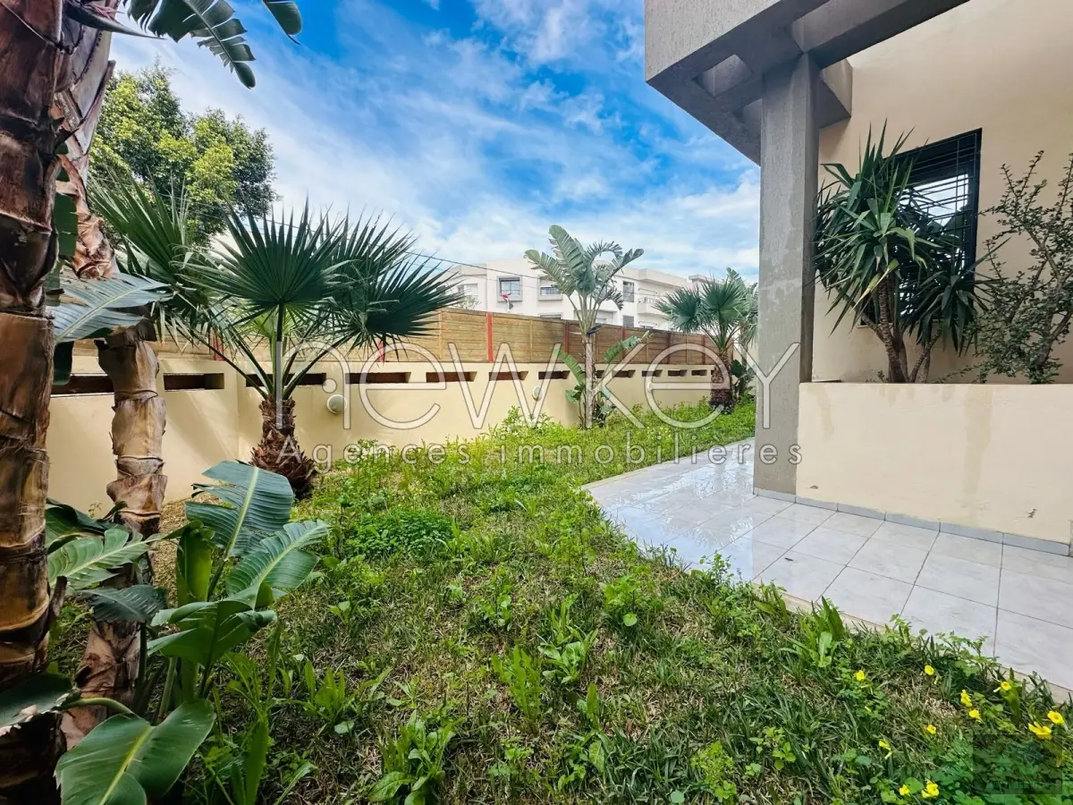 Un Appartement S+4 avec jardin à louer à La Soukra