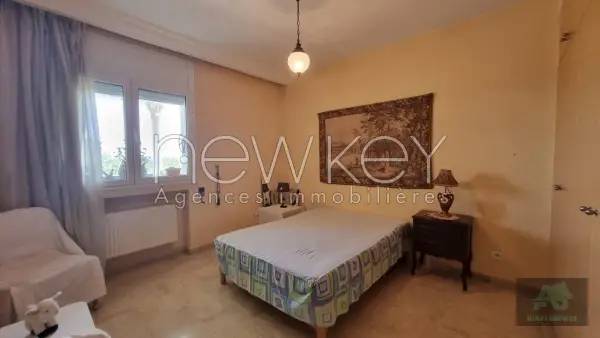 Bel appartement S+4 à Gammarth