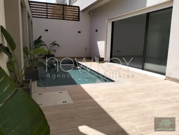 Villa S+5 avec piscine à louer aux jardins de Carthage.