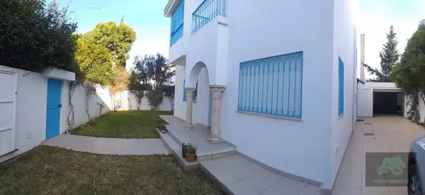 Villa s+5 à la Marsa