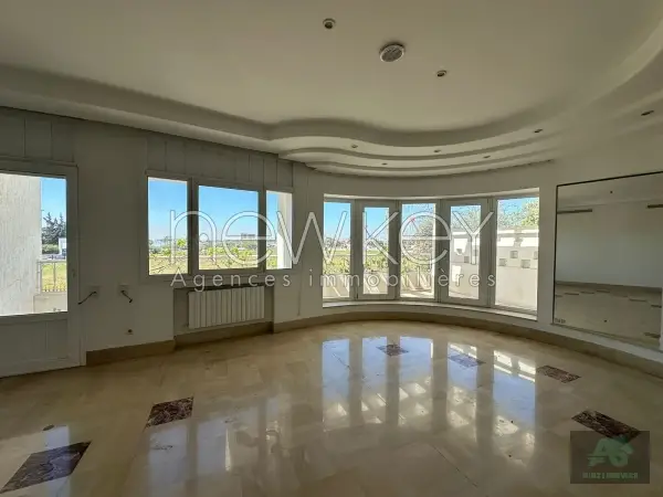 Villa avec jardin à louer au Lac 1