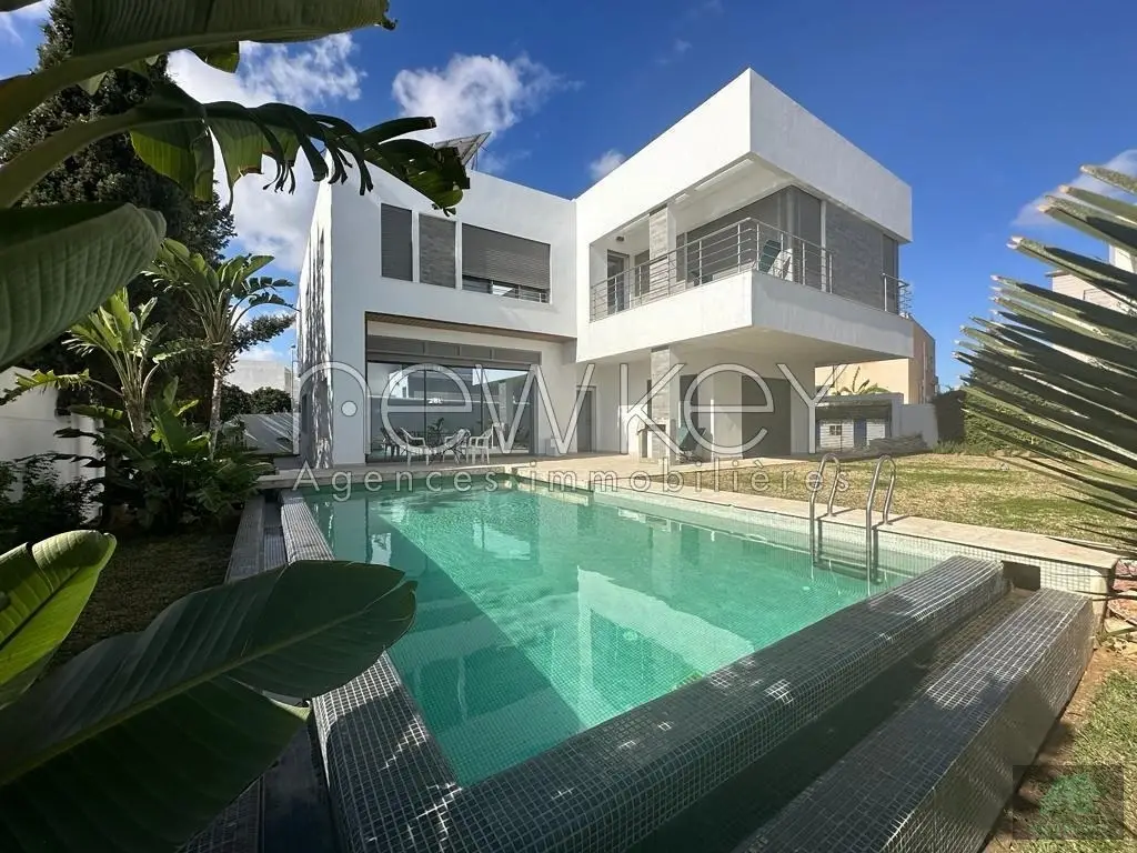Villa moderne avec piscine et jardin à vendre aux Jardins de Carthage