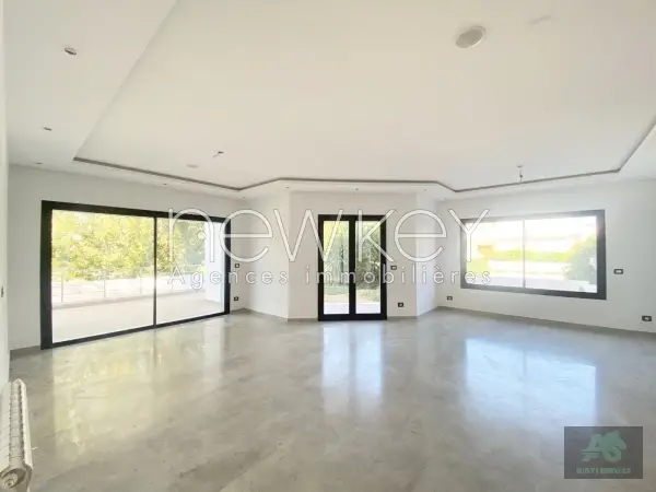 Villa S4 meublé avec jardin à louer au Lac 2