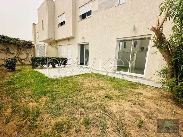 Duplex S+4 avec jardin à louer à La Soukra