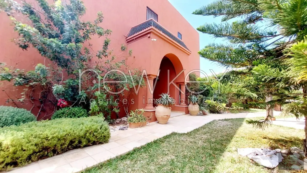 Magnifique villa s+4 à Gammarth