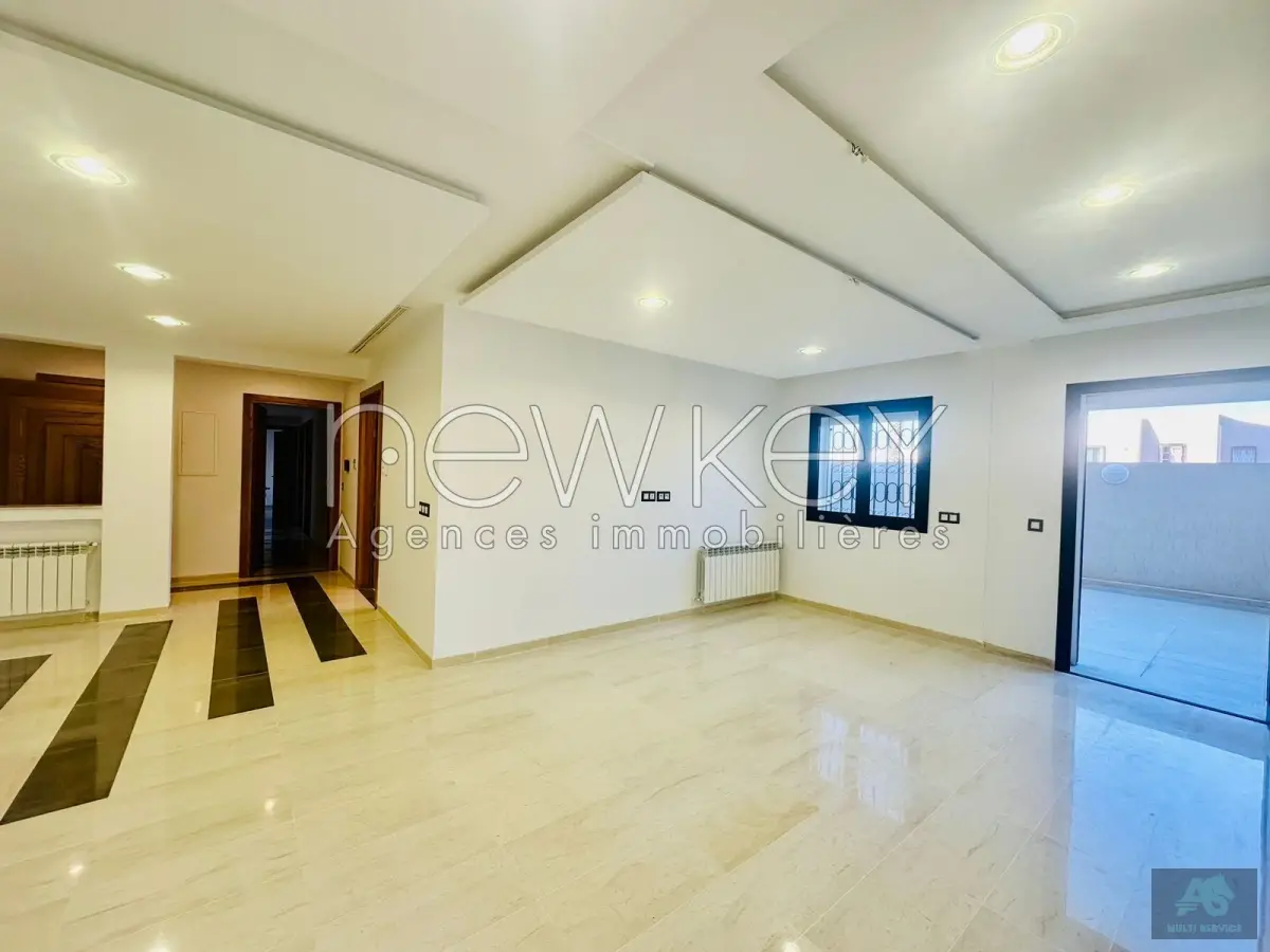 Un Appartement S+3 avec terrasse à La Soukra