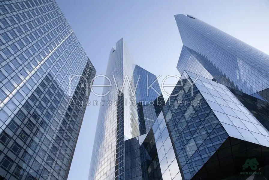 Immeuble de 2100m² à vendre au lac 3