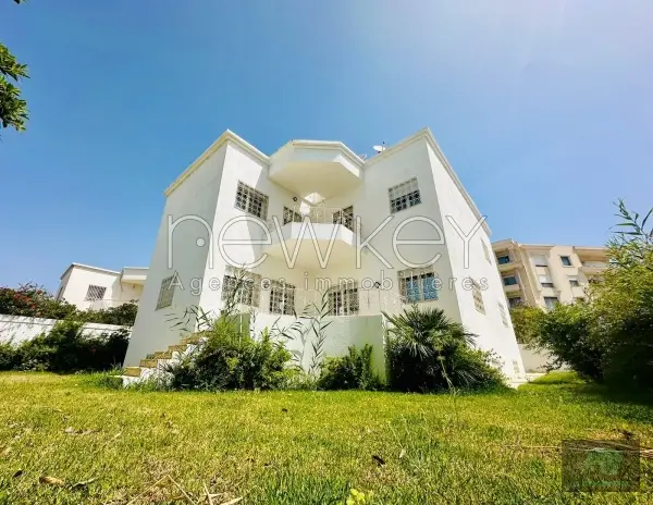 villa avec jardin à usage bureautique à louer au lac 2