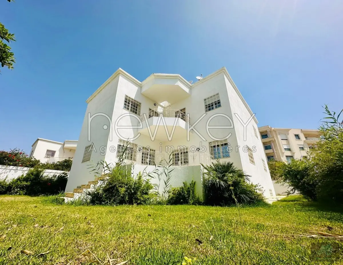 villa avec jardin à usage bureautique à louer au lac 2