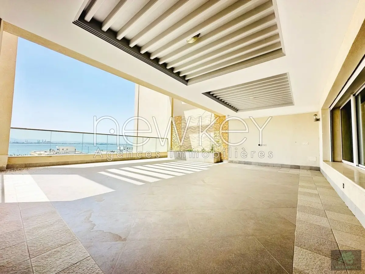 Penthouse vue sur lac à louer au Lac 2