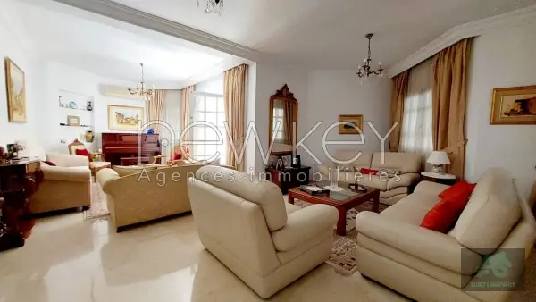 Villa S+4 à la Marsa