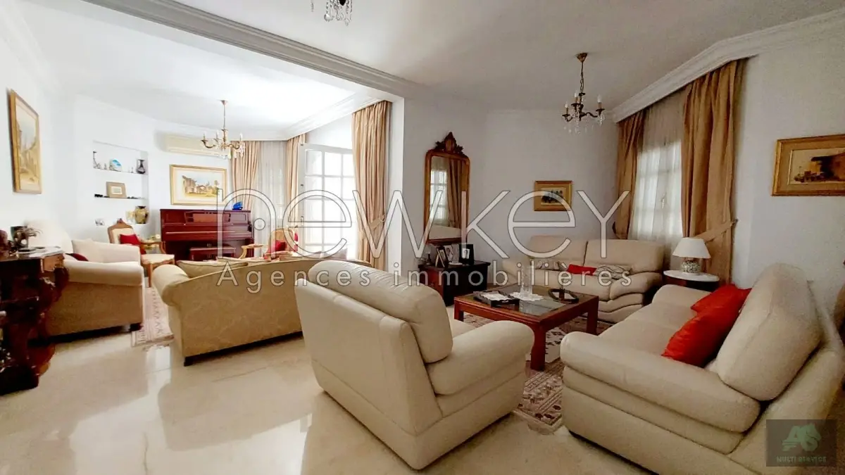 Villa S+4 à la Marsa