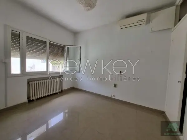 Villa vue mer s+6 à La Marsa