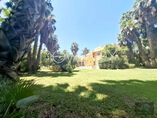Une Villa de Maître à vendre à La Soukra