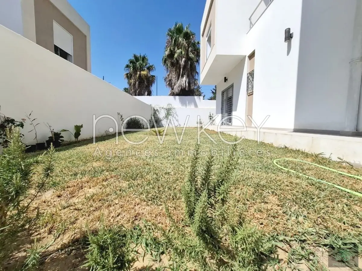 Une Villa en cours de finition S+3 à vendre à La Soukra