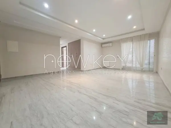 Un Appartement S+3 à vendre à La Soukra