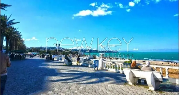 Local sur le grand boulevard de la marsa.
